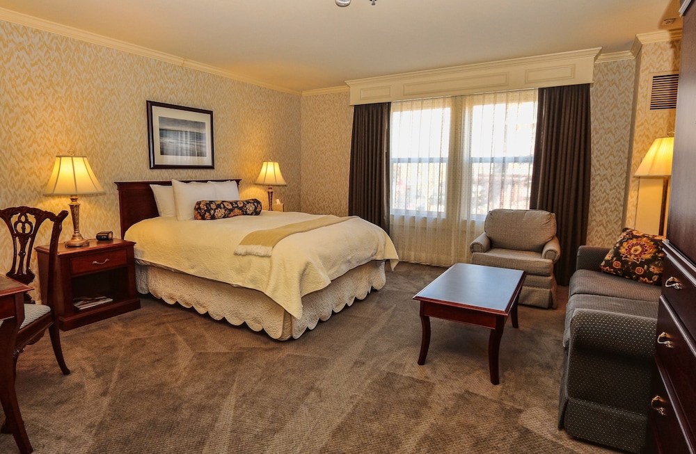 Fairhaven Village Inn - photo 13
