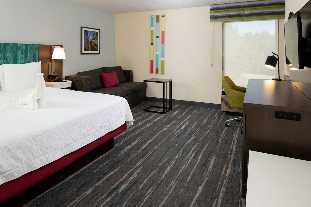 Hampton Inn Greensboro Airport - photo 16