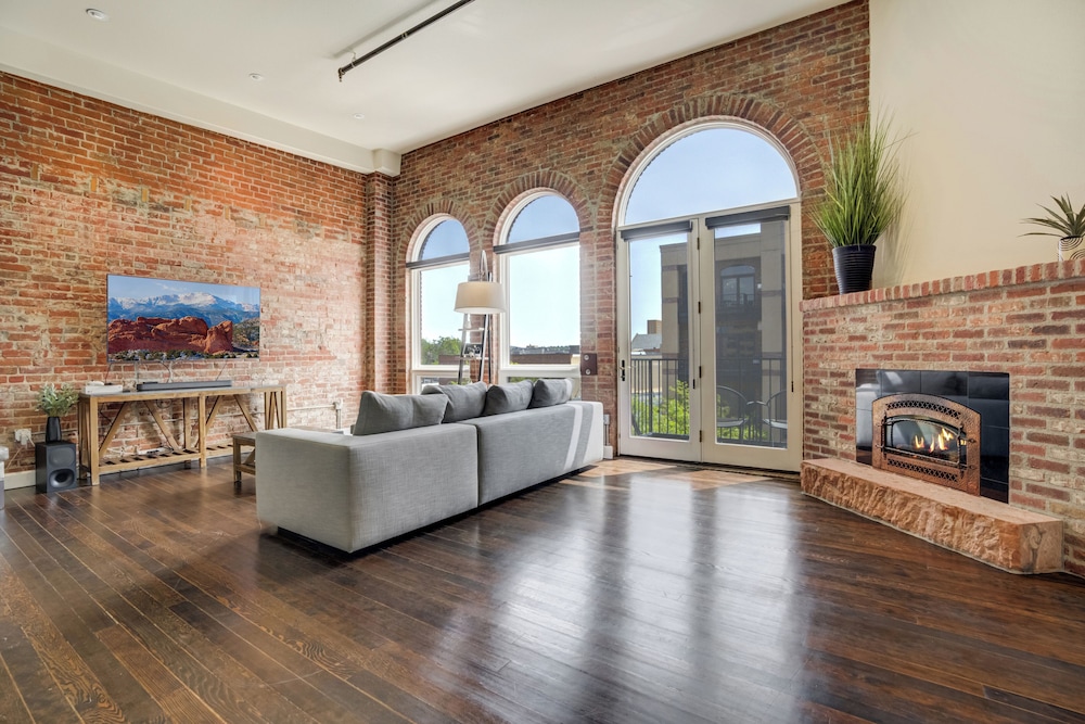 Mid Downtown Marvel - carbon neutral hotel in Colorado Springs