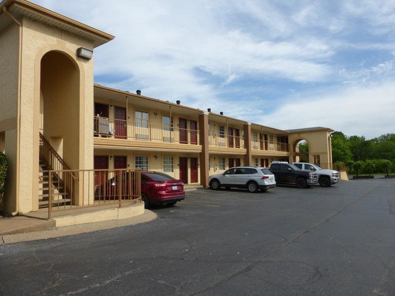Red Roof Inn Columbia TN - photo 4