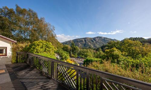 Mullach Ruadh - carbon neutral hotel in Unknown City