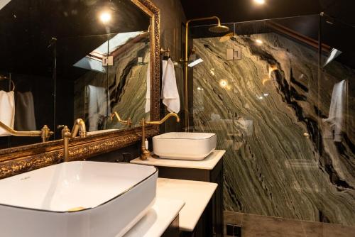 Muizenberg Gem 2BR Classic Elegance