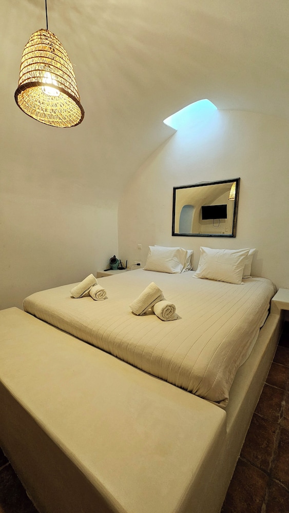 Kalitsi Canaves — Fira — photo 4