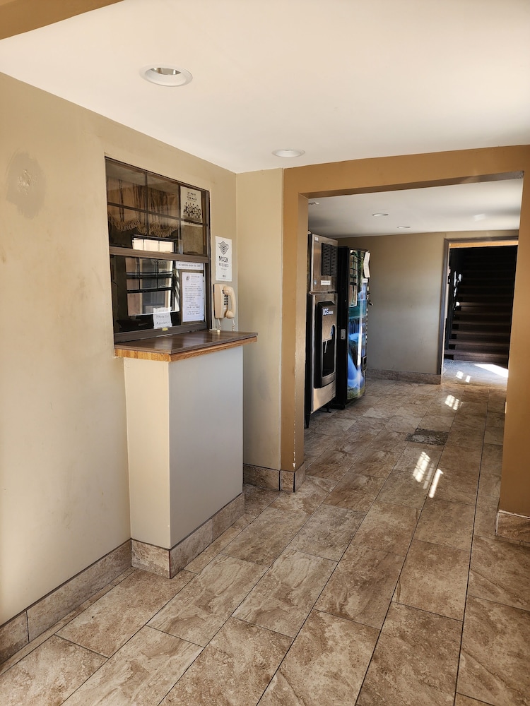 Executive Inn - photo 14