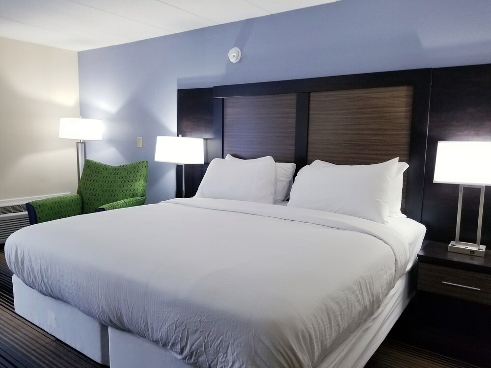 Wingate by Wyndham Bloomington - photo 2