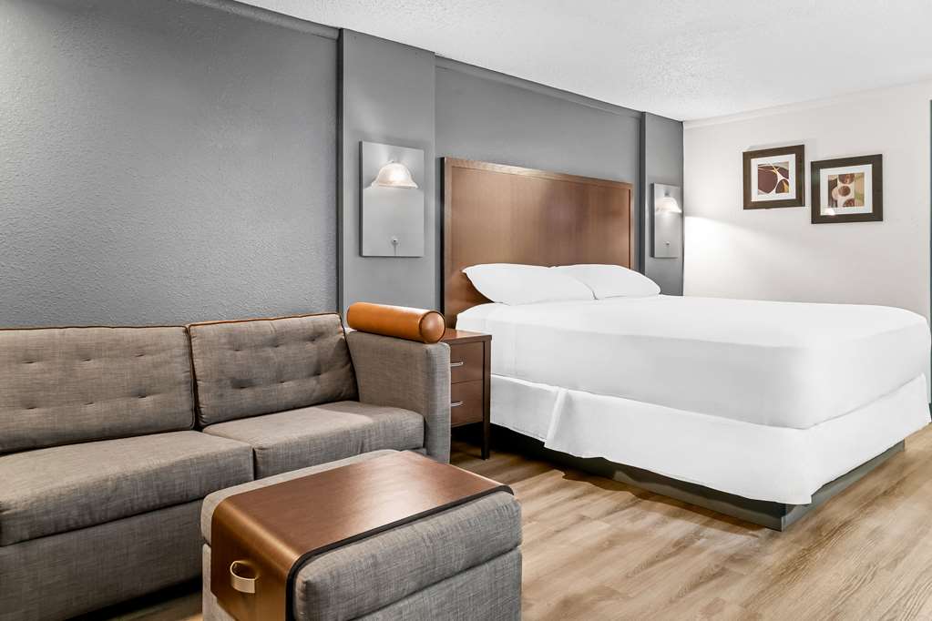 Rodeway Inn & Suites Saginaw I 675 - photo 23