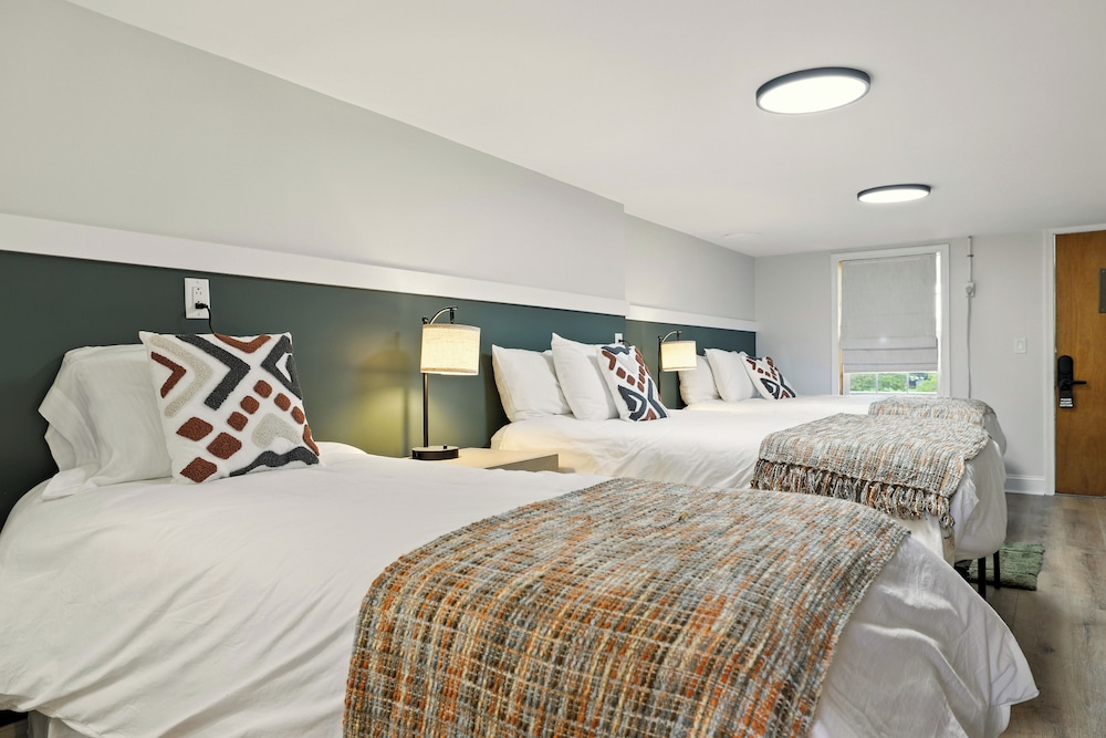 Hillside Motel LLC - photo 6