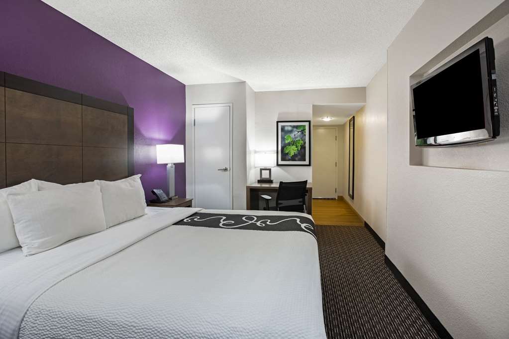 La Quinta Inn & Suites by Wyndham Rancho Cordova Sacramento - photo 31