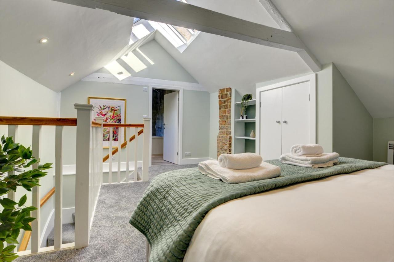 The Nook A modern 2 bedroom loft with parking
