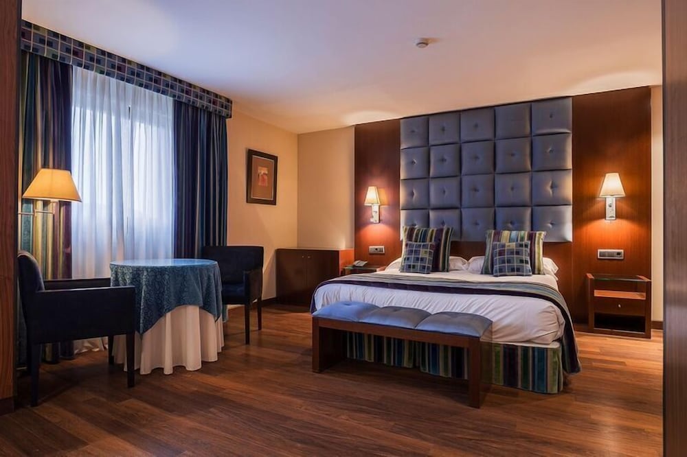 Hospedium Hotel Mirador De Gredos — 4-Star Luxury Hotel in El Barco De Avila, Spain