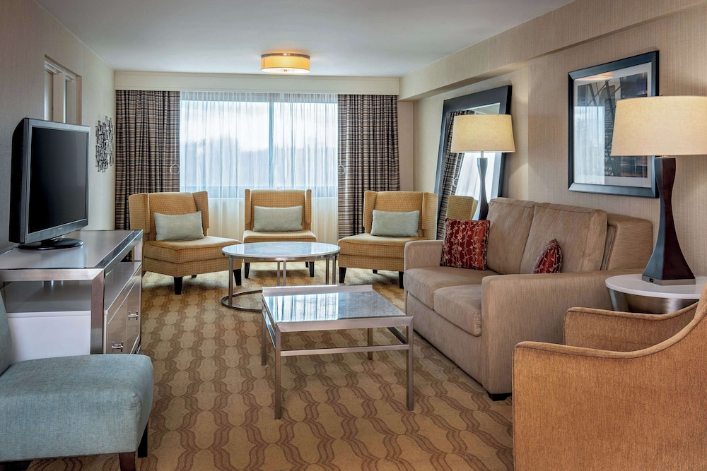 Embassy Suites by Hilton Boston Waltham - photo 37