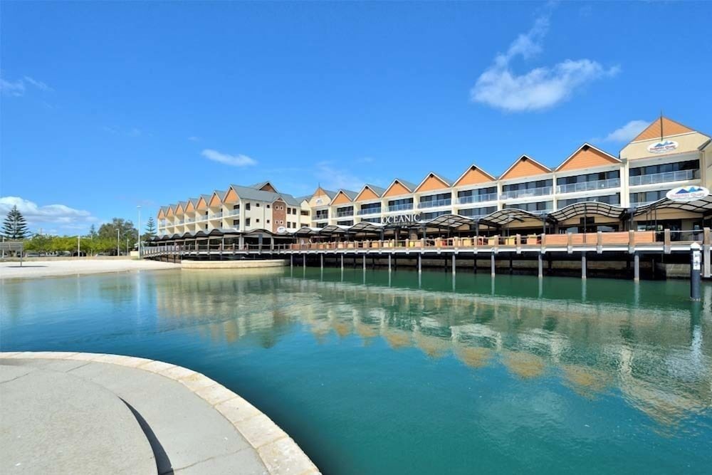 Dolphin Quay Apartments — 4-Star Luxury Hotel in Mandurah, Australia