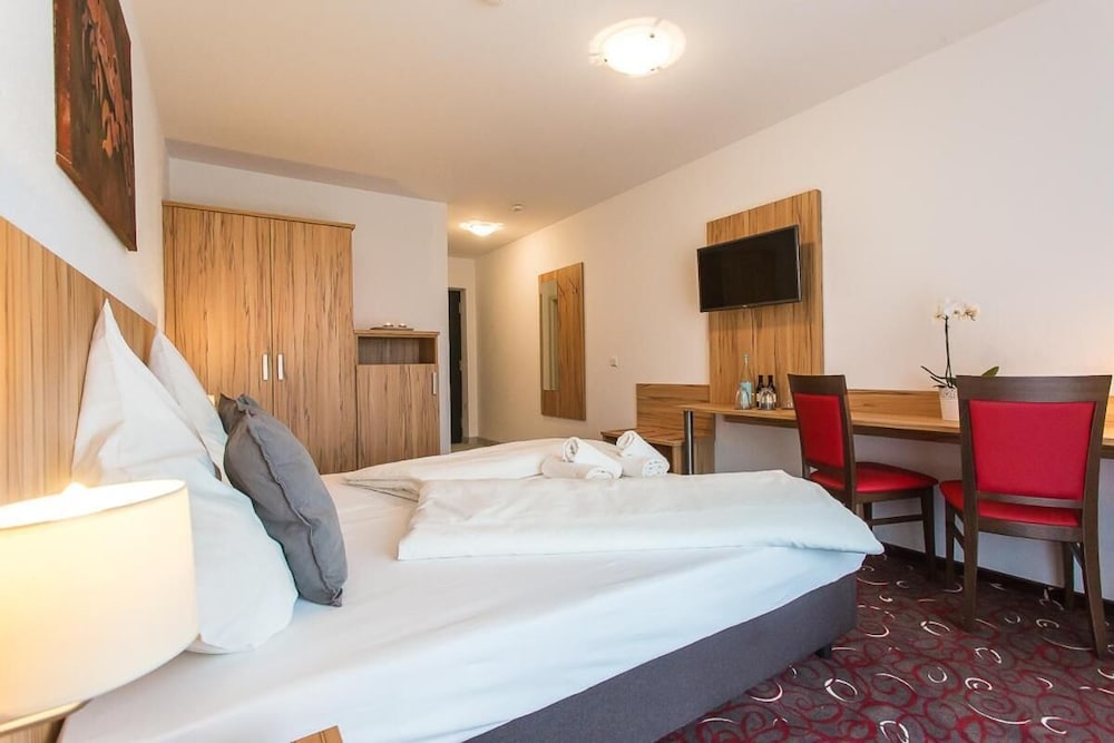 Schäfer Boardinghouse - last minute hotel in Grobenzell