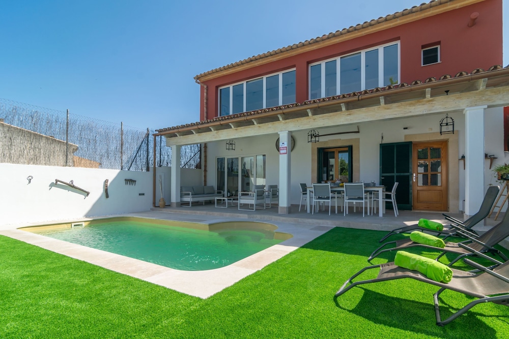 Es Closet - carbon neutral hotel in Selva