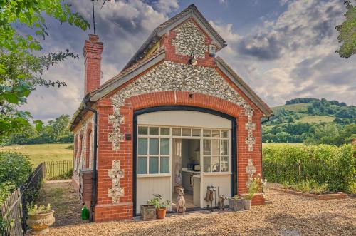 The Pump House At Wiston Estate — 4-Star Luxury Hotel in Ashington, United Kingdom