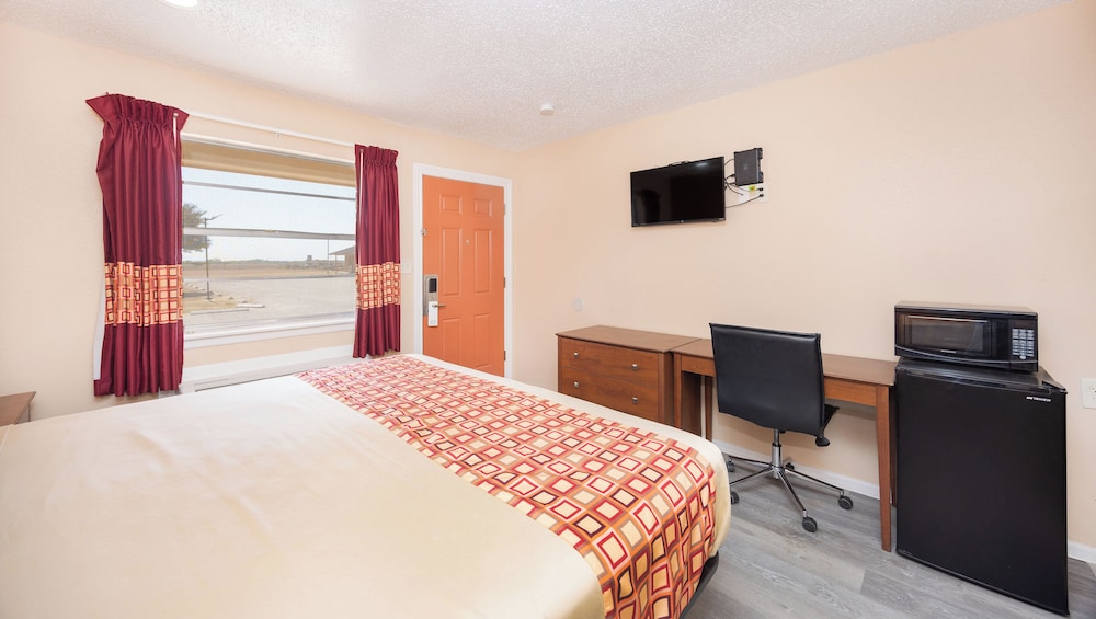Regency Inn Hondo - photo 17