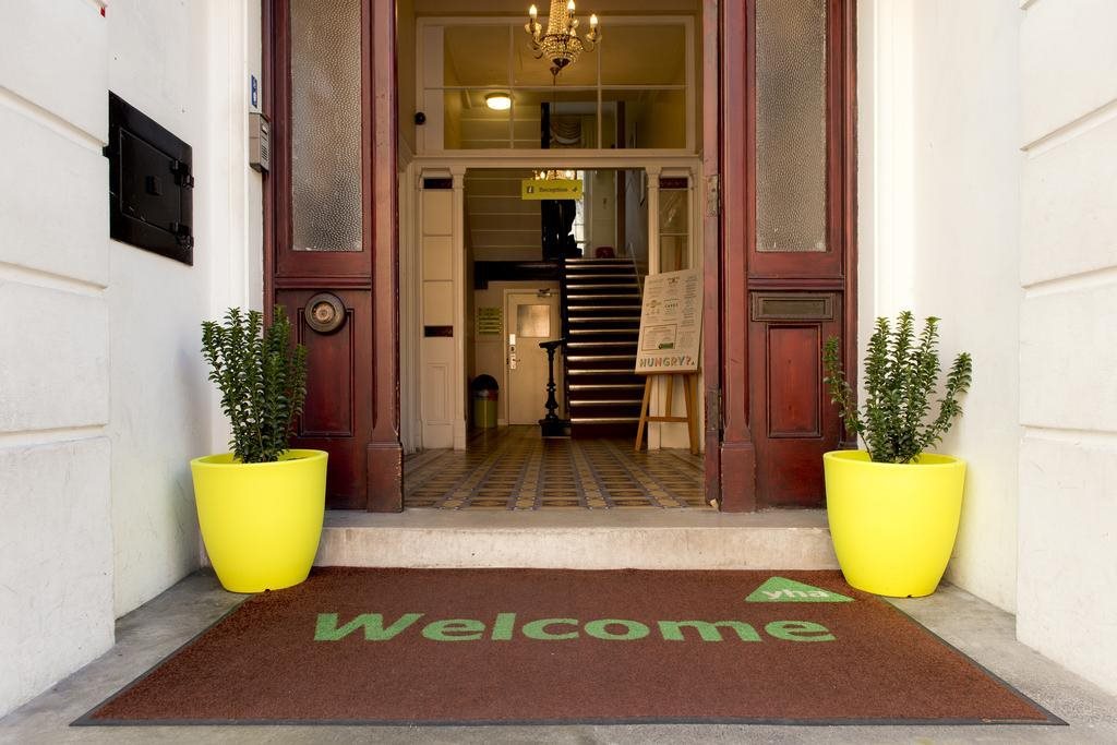 YHA London Earl's Court Hostel — 4-Star Luxury Hotel in London, United Kingdom