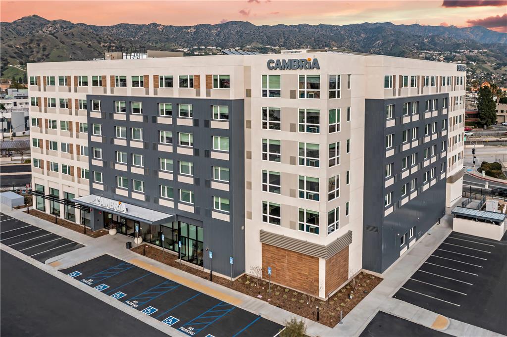 Cambria Hotel Burbank Airport - photo 6