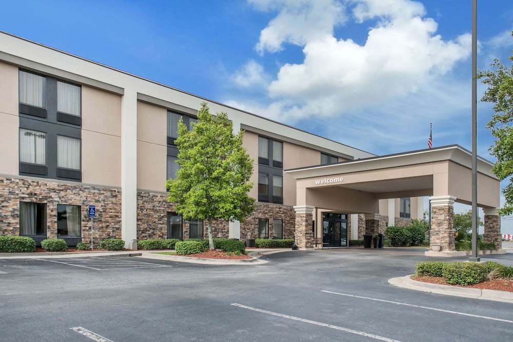 Hampton Inn Douglas - photo 29