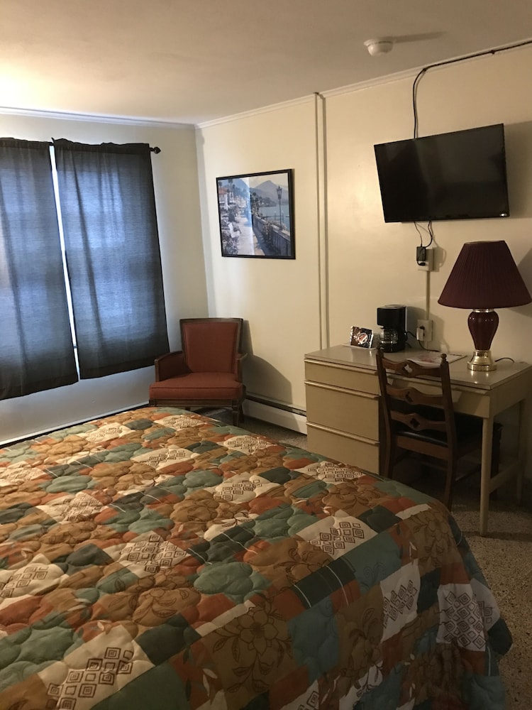The Evergreen Motel - photo 28