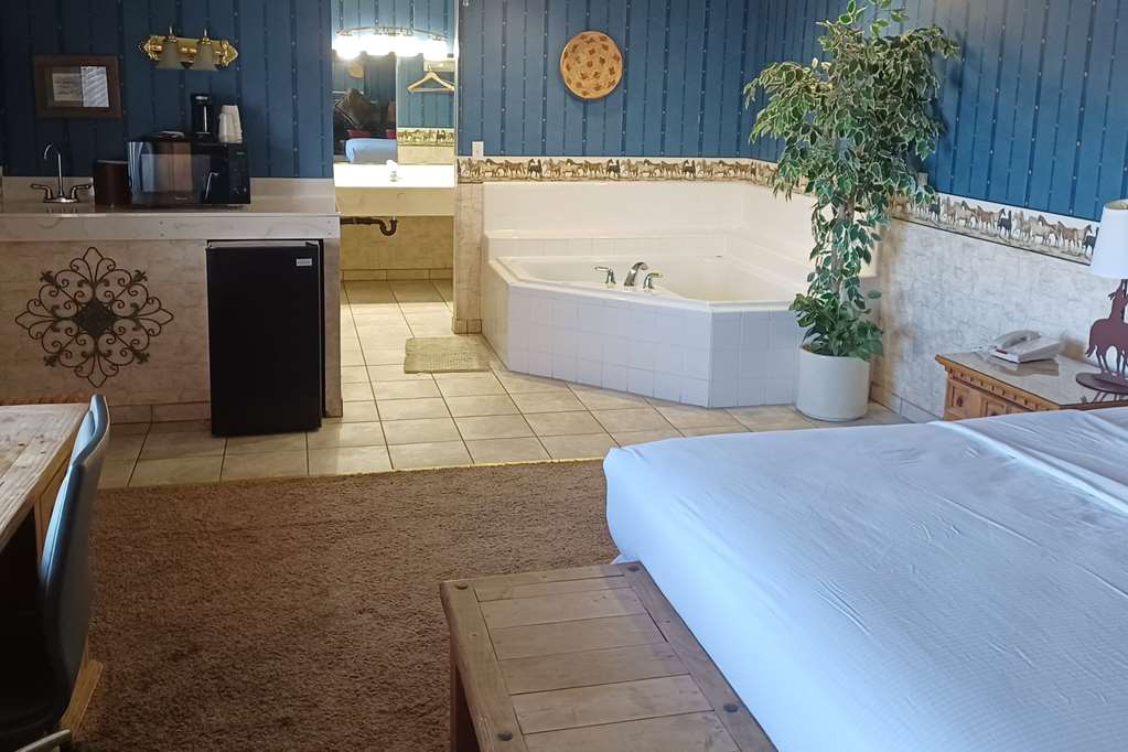 Howard Johnson by Wyndham Springerville - photo 16