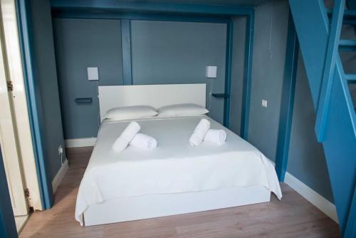 Colorful Milano Apartment — 4-Star Luxury Hotel in Milan, Italy