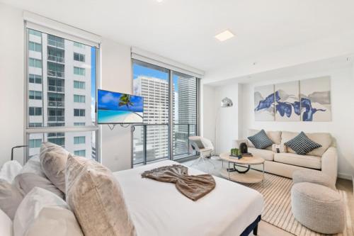 Modern Luxe Studio in Downtown Miami with Rooftop Pool and Gym — 4-Star Luxury Hotel in Miami, United States
