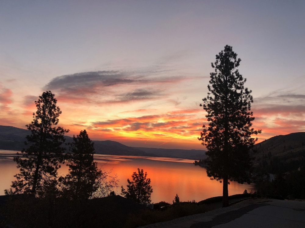 Lakeside Lodge And Suites - photo 55