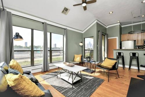 2bd Townhouse with Houston's city skyline view — 4-Star Luxury Hotel in Houston, United States