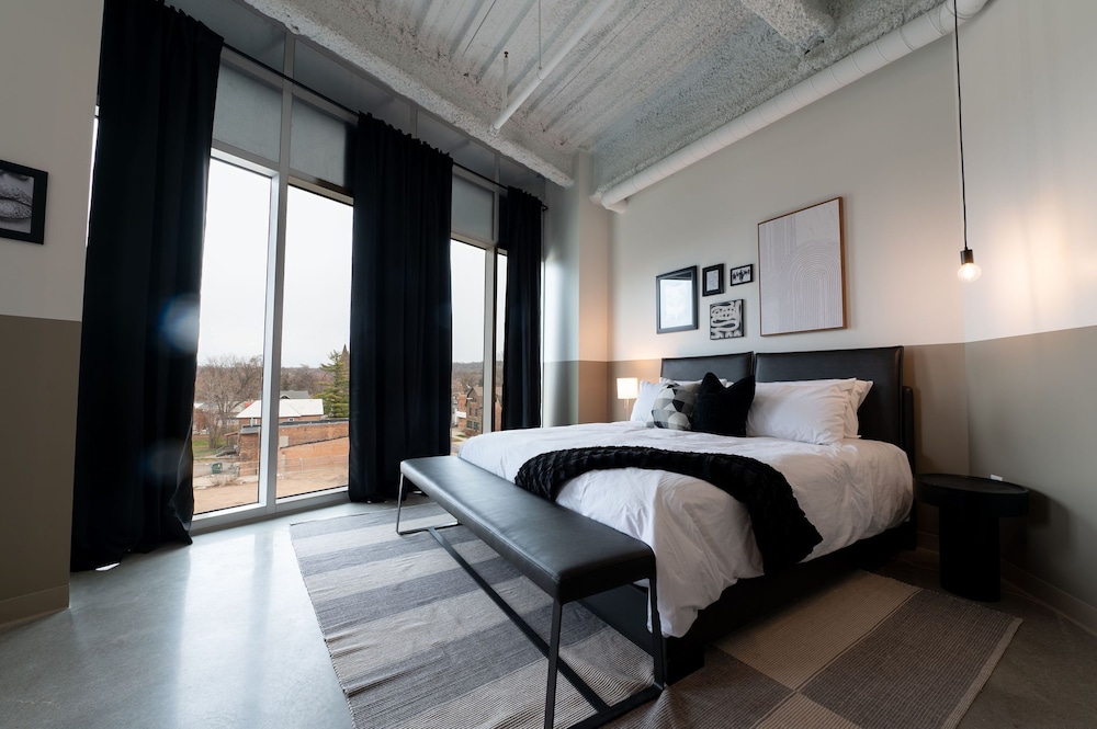 Arch and Cable Hotel - photo 13