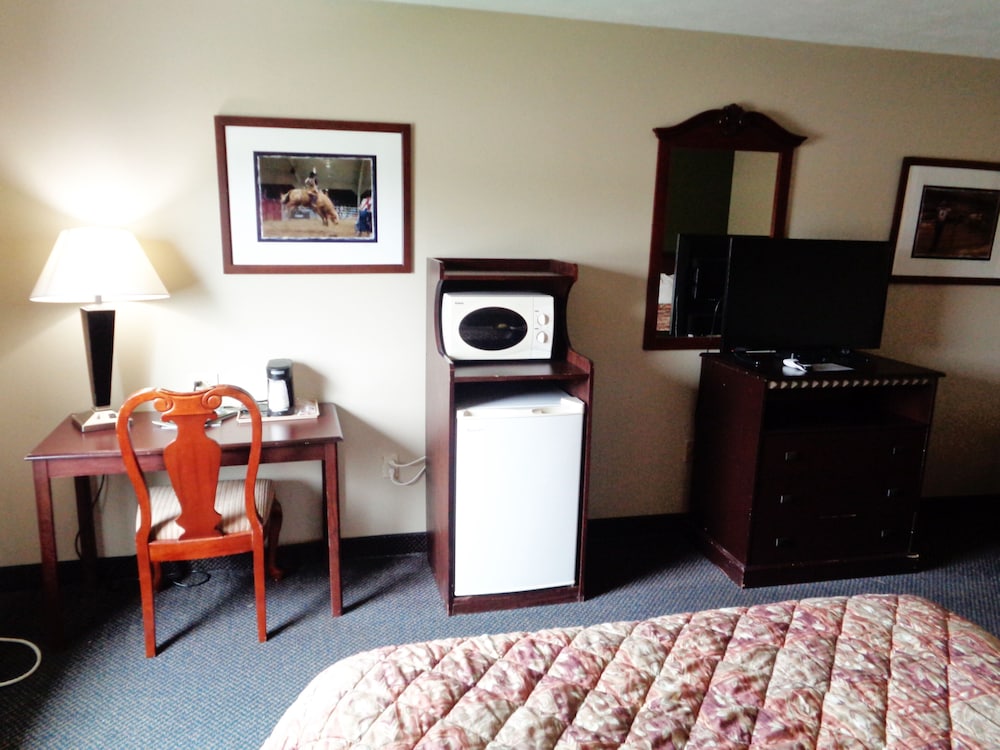 Fairgrounds Inn - photo 16