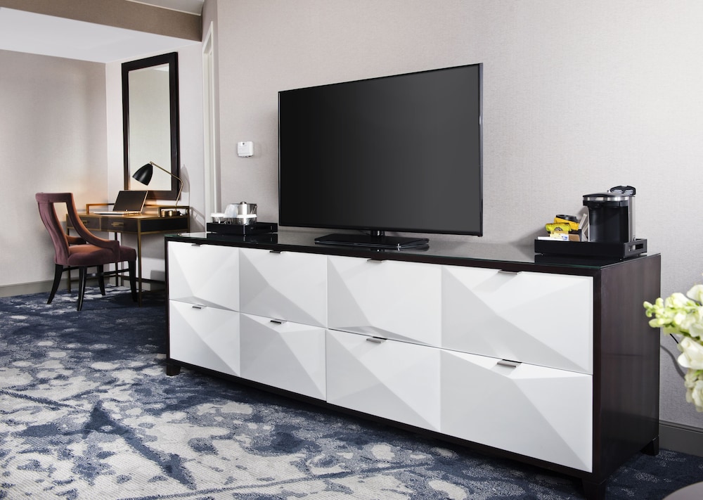 Hilton Baltimore Inner Harbor - photo 3