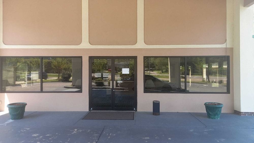 Traveler Inn and Suites - photo 4