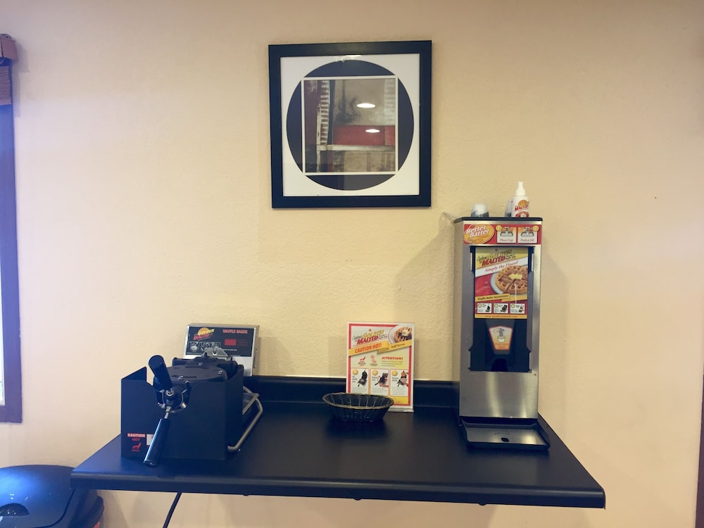 Americas Best Value Inn Grand Forks - photo 26