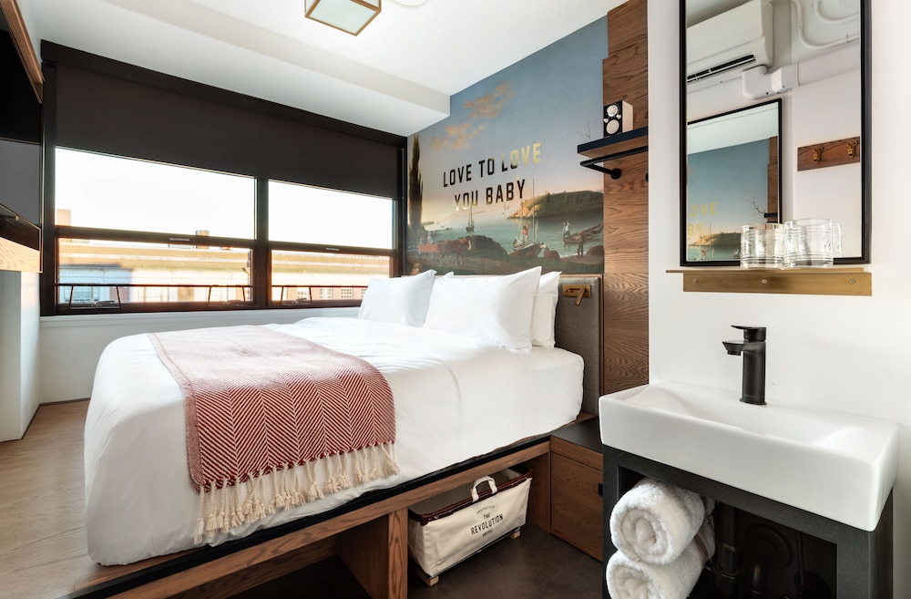 The Revolution Hotel - photo 35