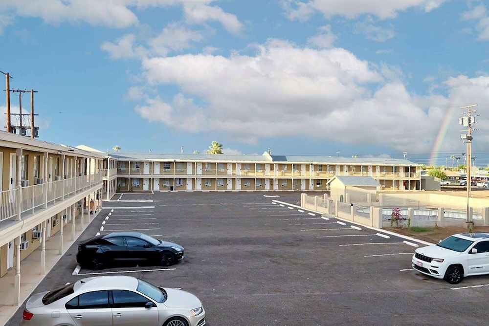 Super 8 by Wyndham Blythe - featured photo