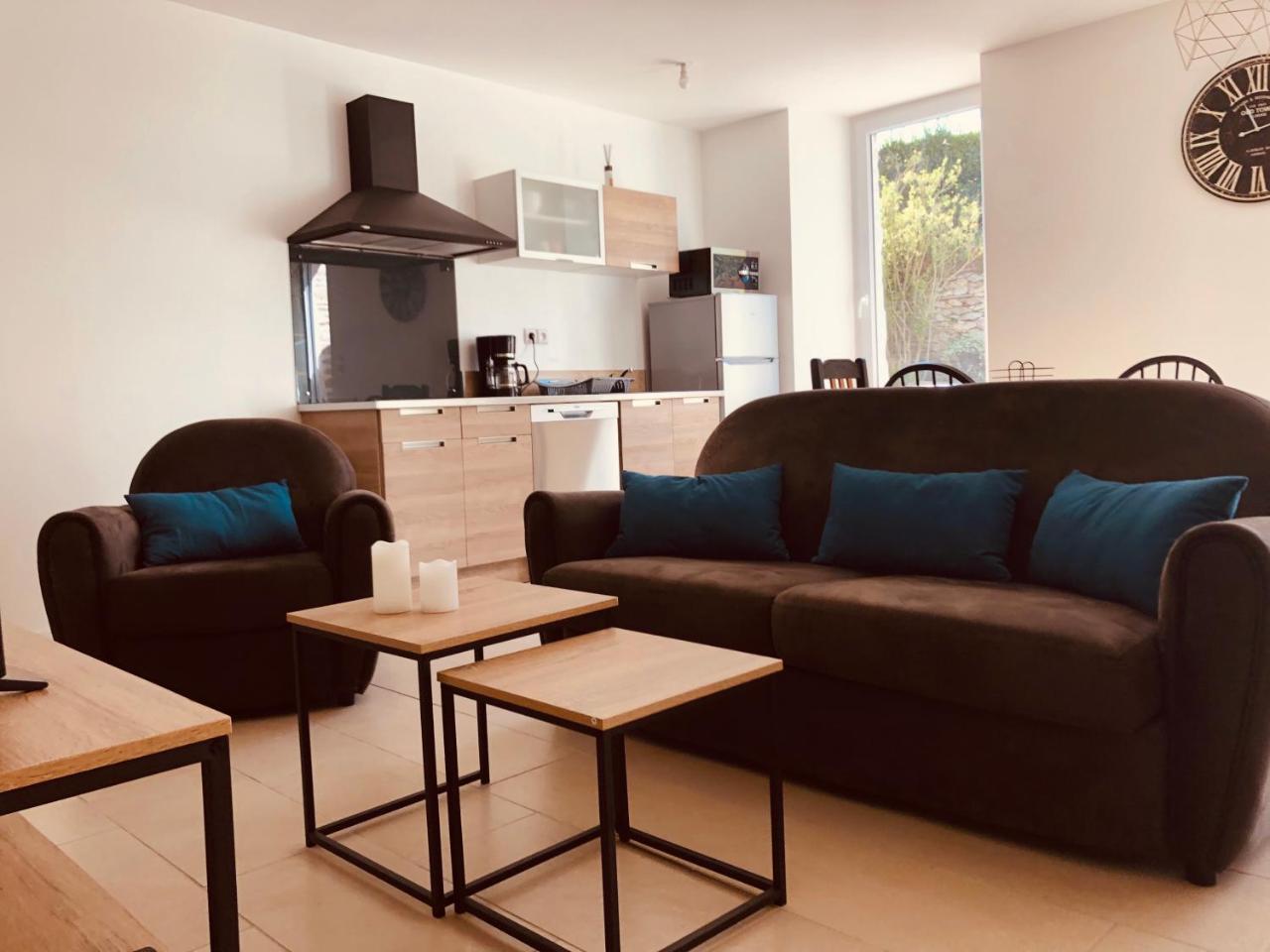 Sur Le Chemin de la Plage in Tourlaville, France