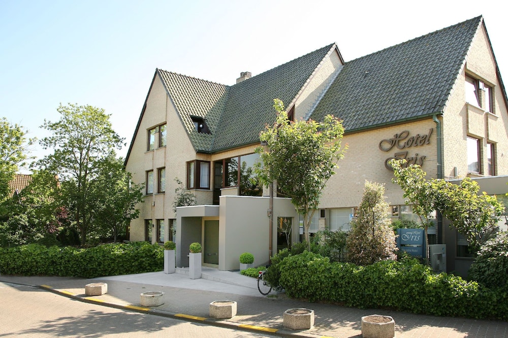 Hotel Iris — hotel in De Panne