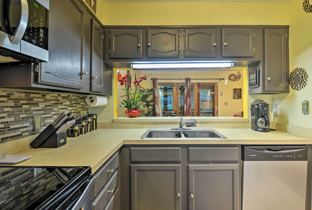 1 Block to Shore Family Condo in Myrtle Beach — 4-Star Luxury Hotel in Myrtle Beach, United States