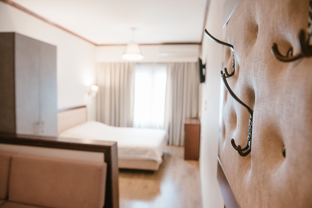 Kentrikon — 4-Star Luxury Hotel in Ioannina, Greece