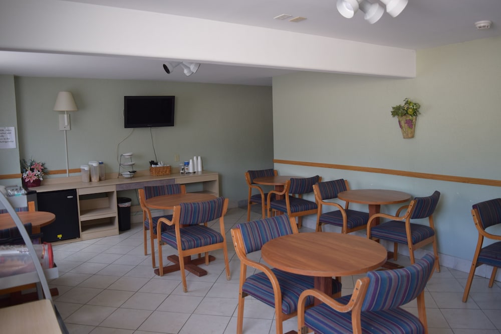 Americas Best Value Inn Jefferson City - photo 44