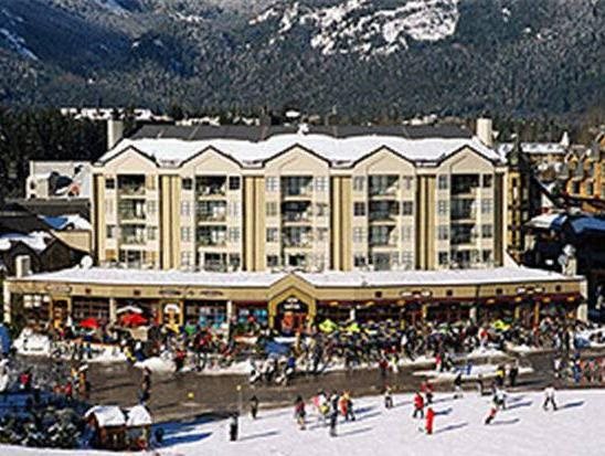 Carleton Lodge — 4-Star Luxury Hotel in Whistler, Canada