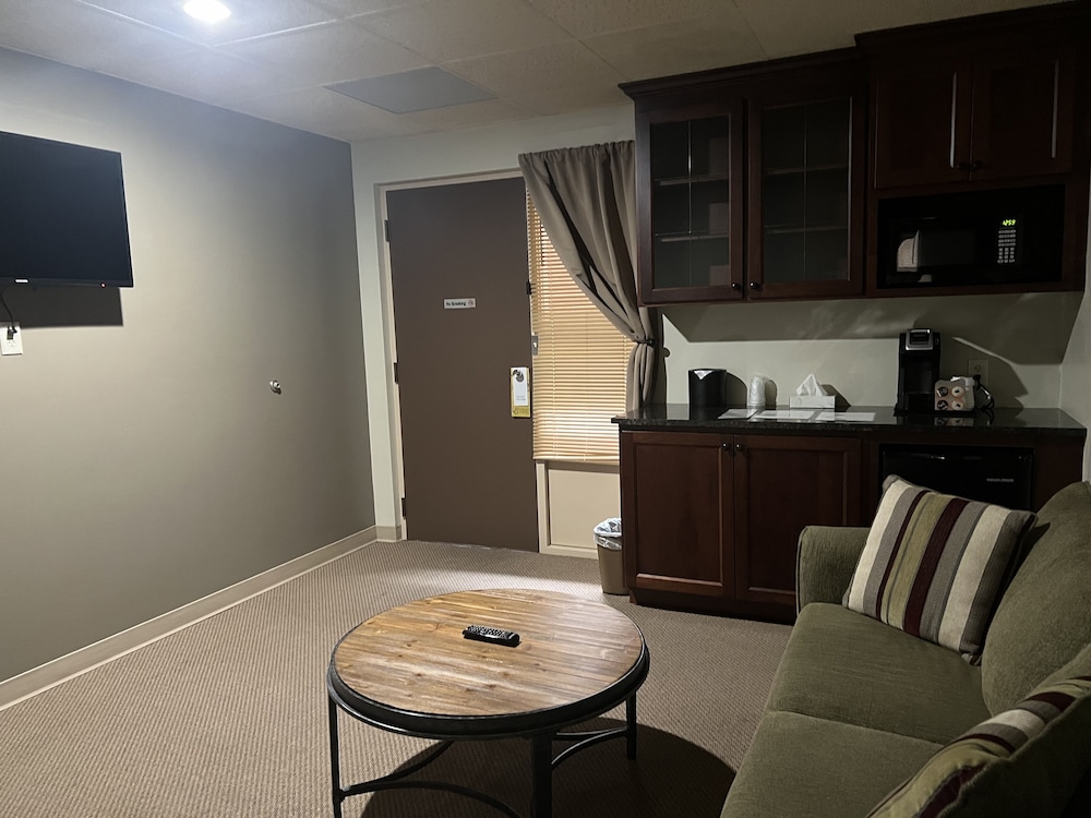 The Stables Inn and Suites - photo 15