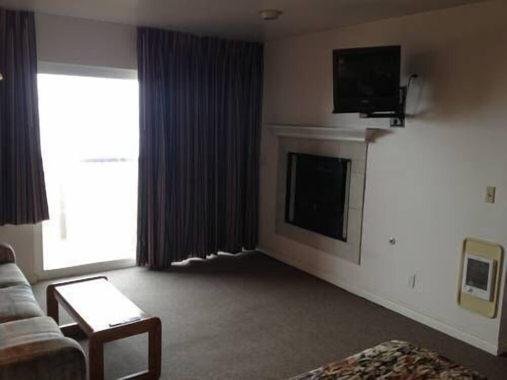 Cozy Cove Beachfront Resort Inn - photo 26