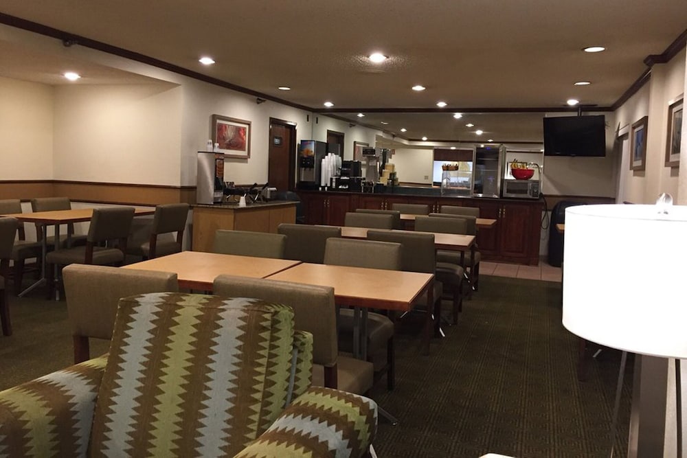 Norwood Inn & Suites by BlissPoint Post Rd Indianapolis - photo 13