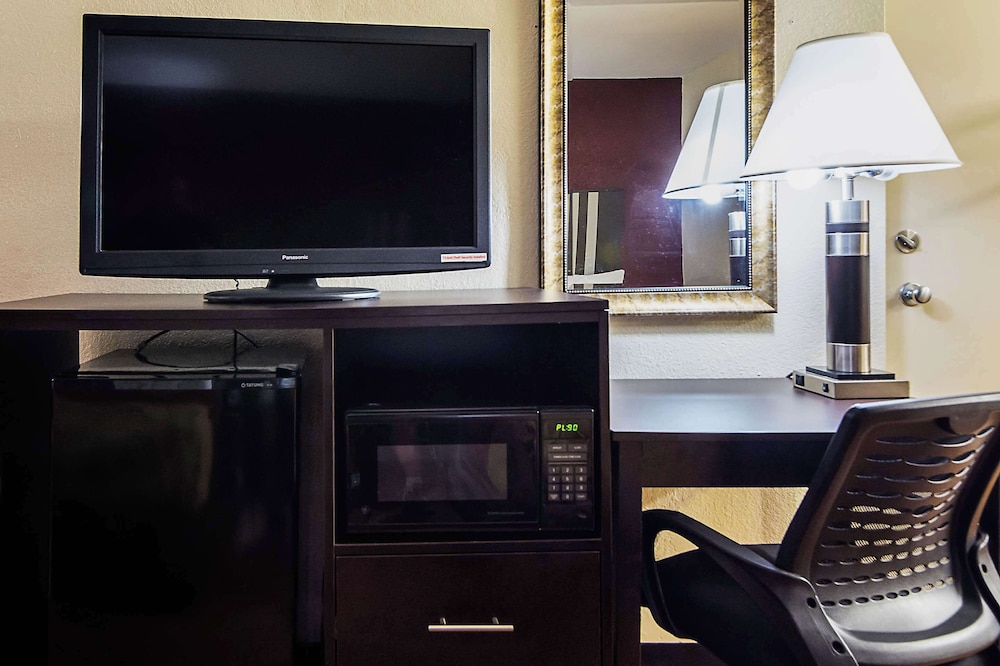 Econo Lodge Research Triangle Park - photo 19