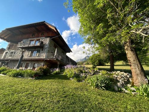 Les Chanterelles Montmin - carbon neutral hotel in Unknown City