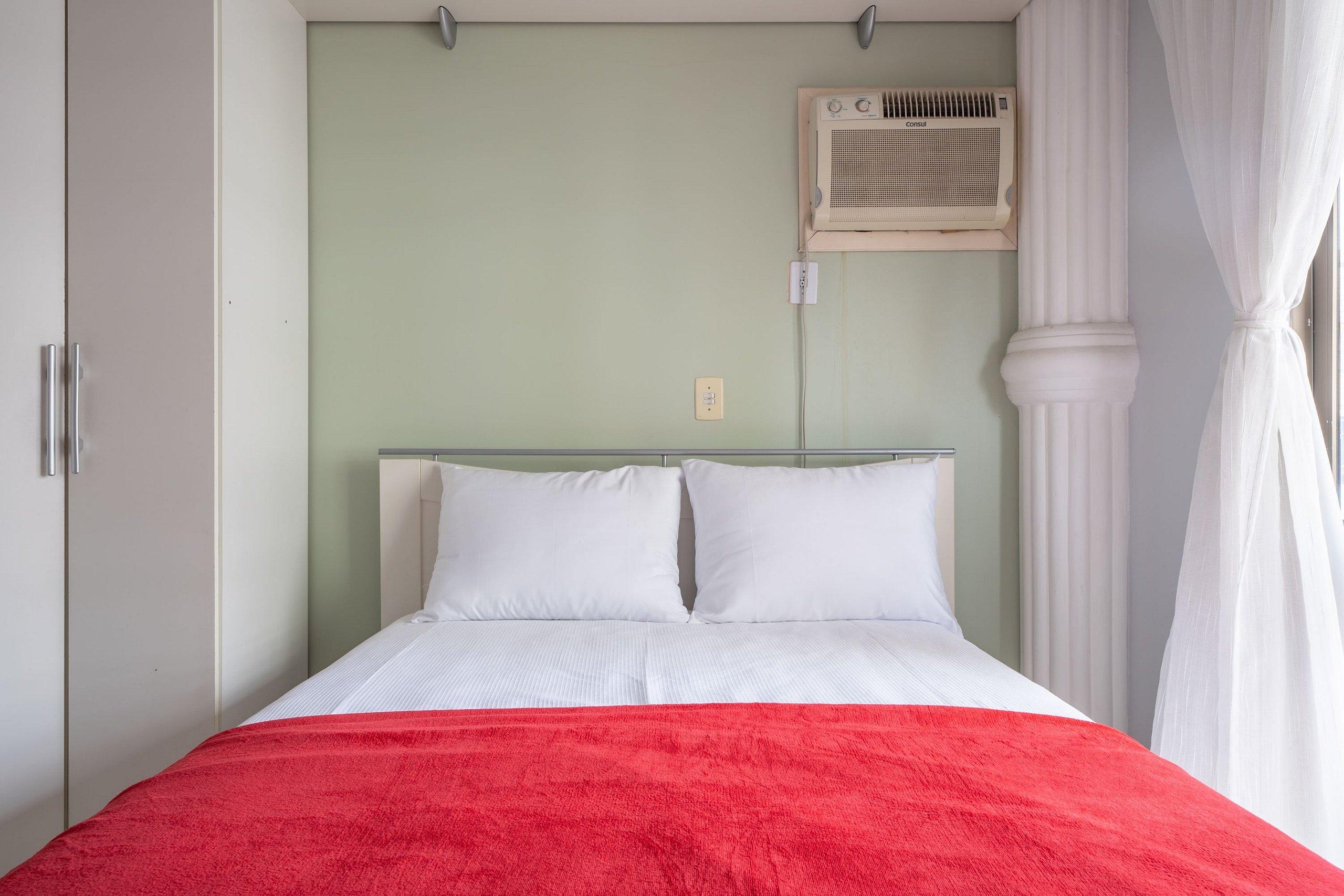 Apto a 1 quadra da Meia Praia em Itapema RJO201 in Itapema, Brasil