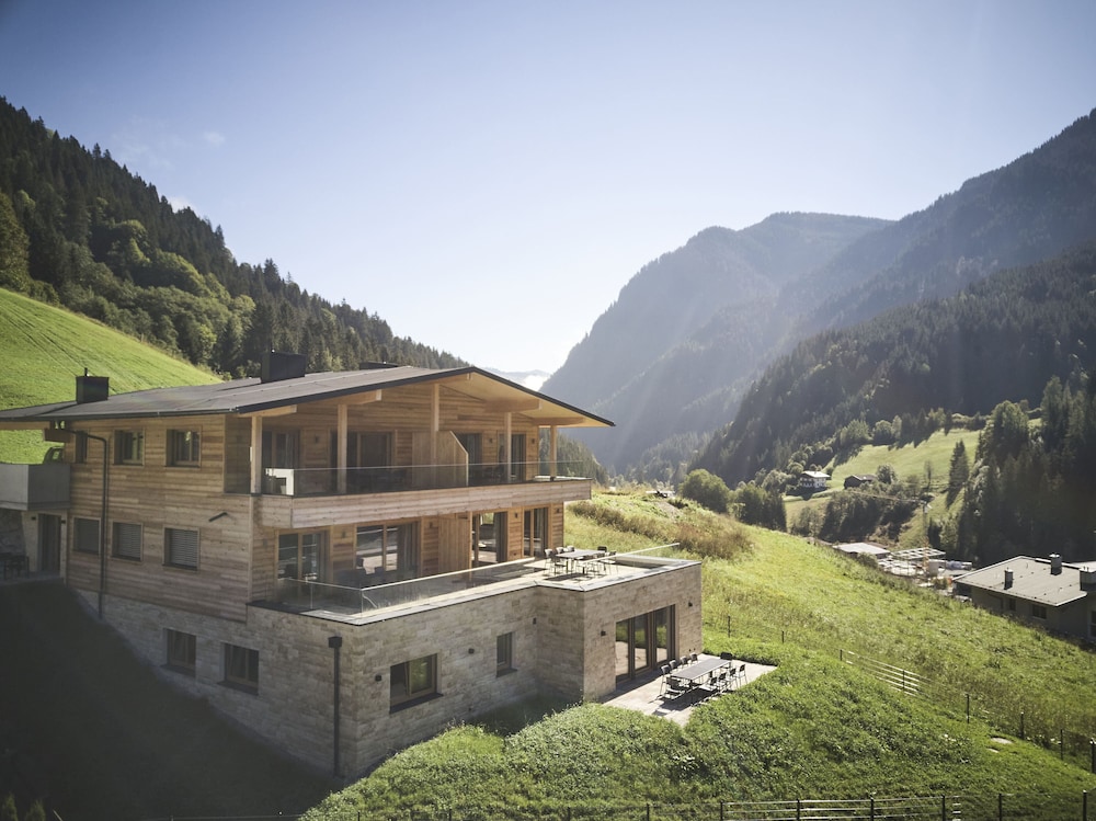 AlpenParks Chalet & Apartment Steve Lodge Viehhofen — 4-Star Luxury Hotel in Viehhofen, Austria