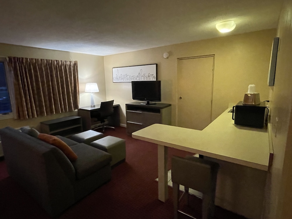 Gold Star Inn & Suites - photo 7